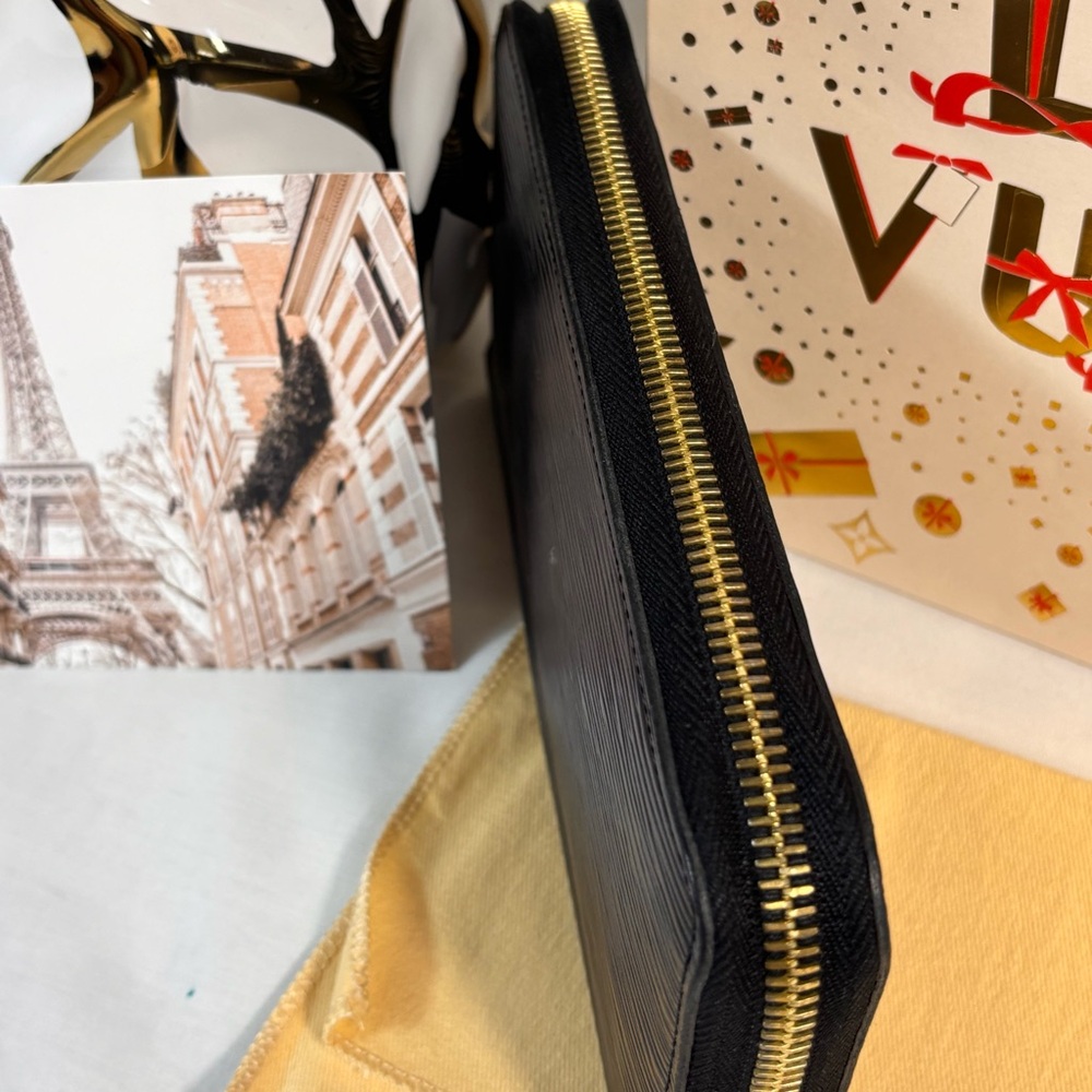 Absolutely Stunning Louis Vuitton Zippy Wallet Epi Noir - Picture 7 of 15